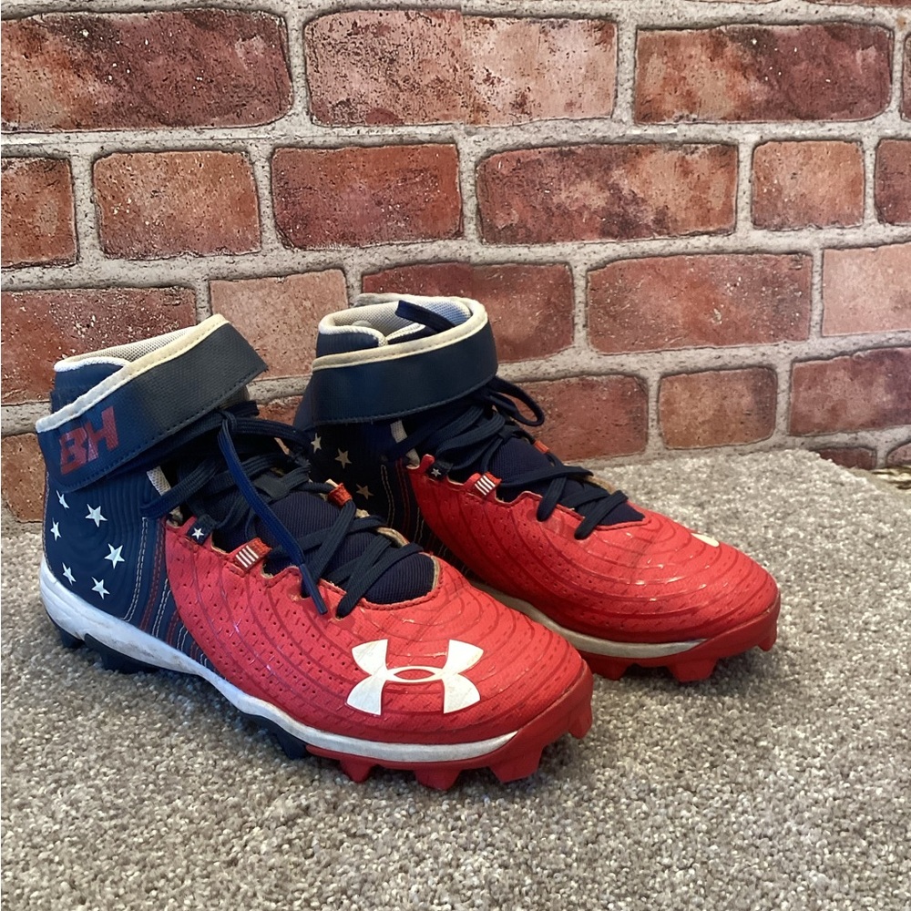 Under Armour Harper 4 mid Boys Youth baseball cleats size 5.5 y